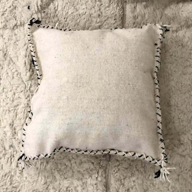 Berber Beni ourain Pillow - Image 4